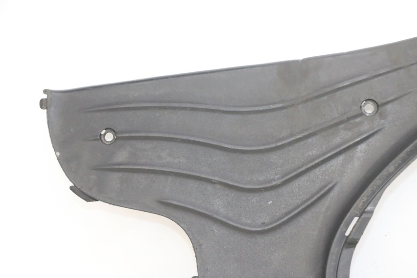 photo de MARCHE PIED PIAGGIO FLY 4T 50 (2013 - 2017) - Détails caractéristiques