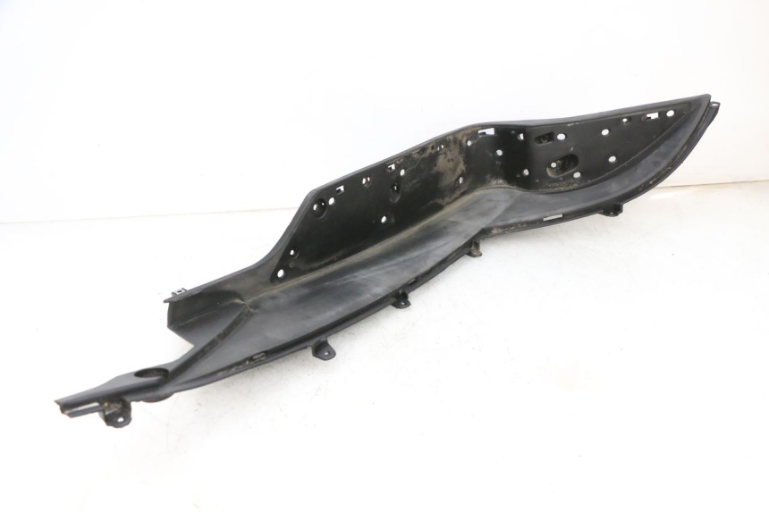 photo de MARCHE PIED GAUCHE JM MOTORS GTS 125 (2015 - 2019) - Points de fixation