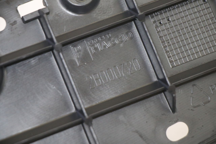 photo de MARCHE PIED GAUCHE PIAGGIO MP3 HPE 350 (2018 - 2020) - Points de fixation