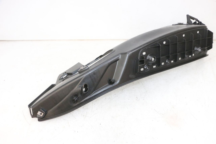 photo de MARCHE PIED GAUCHE PIAGGIO MP3 500 (2016 - 2018) - Gros plan technique