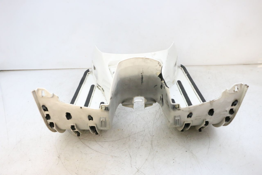 photo de MARCHE PIED PIAGGIO VESPA GTS SUPER IE 125 (2009 - 2016) - État de surface