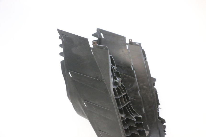 photo de MARCHE PIED YAMAHA XMAX X-MAX 125 (2006 - 2009) - Autre angle de vue