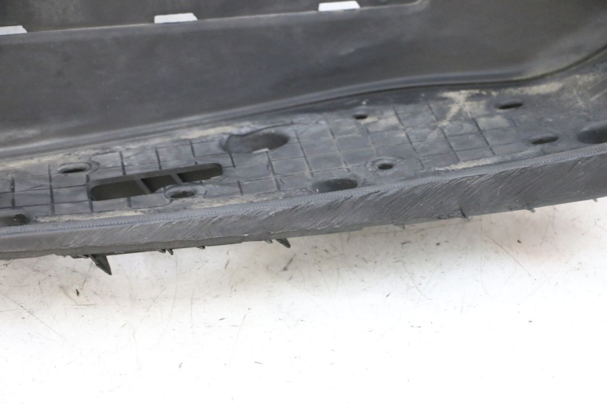 photo de MARCHE PIED YAMAHA XMAX X-MAX 125 (2006 - 2009) - État de surface