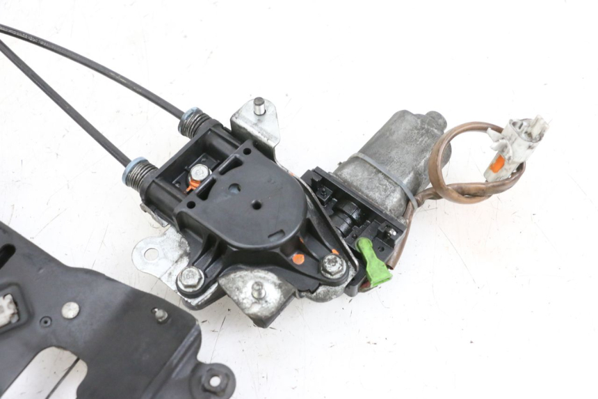 photo de MOTEUR BULLE SUZUKI BURGMAN 650 (2013 - 2020)