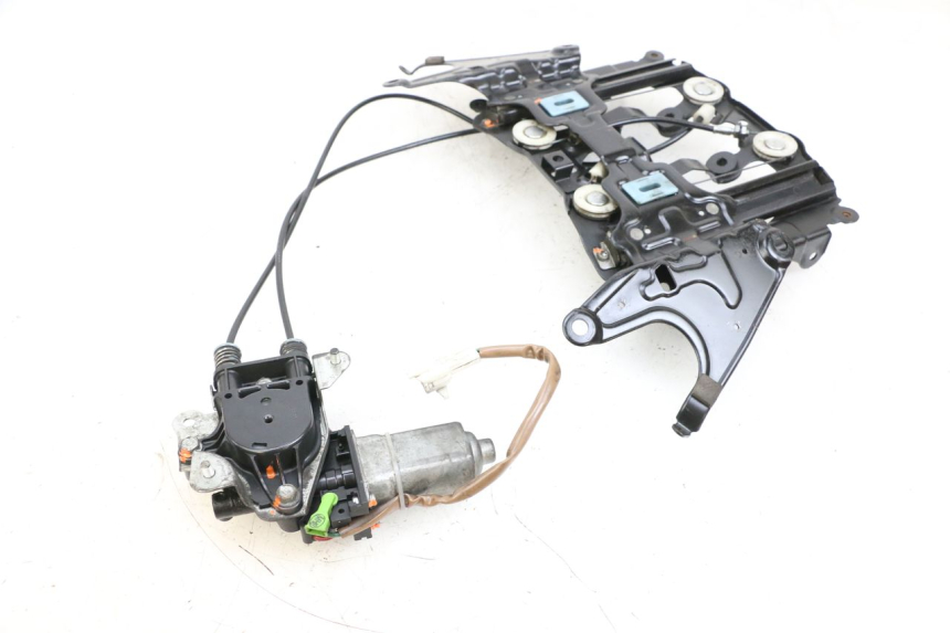 photo de MOTEUR BULLE SUZUKI BURGMAN EXECUTIVE ABS 650 (2006 - 2012) - Détails caractéristiques