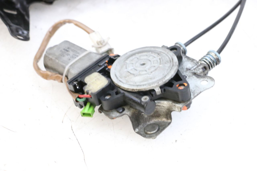 photo de MOTEUR BULLE SUZUKI BURGMAN EXECUTIVE ABS 650 (2006 - 2012) - Vue d’ensemble