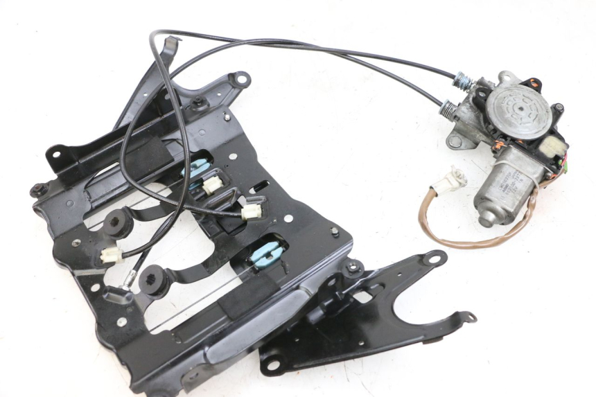 photo de MOTEUR BULLE SUZUKI BURGMAN EXECUTIVE ABS 650 (2006 - 2012) - État de surface
