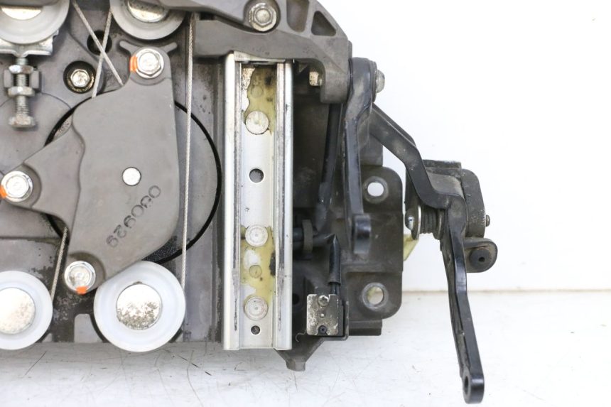 photo de MOTEUR BULLE YAMAHA FJR ABS 1300 (2006 - 2012) - Détail de la pièce