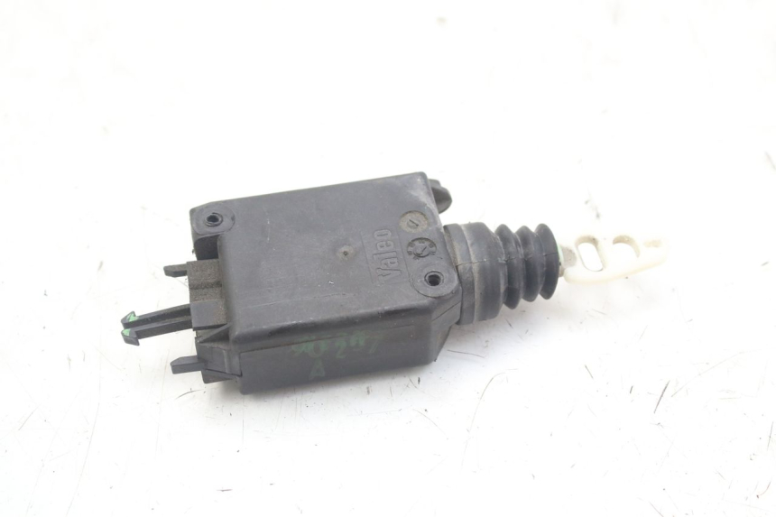 photo de MOTEUR OUVERTURE COFFRE PEUGEOT GEOPOLIS RS 125 (2007 - 2009)