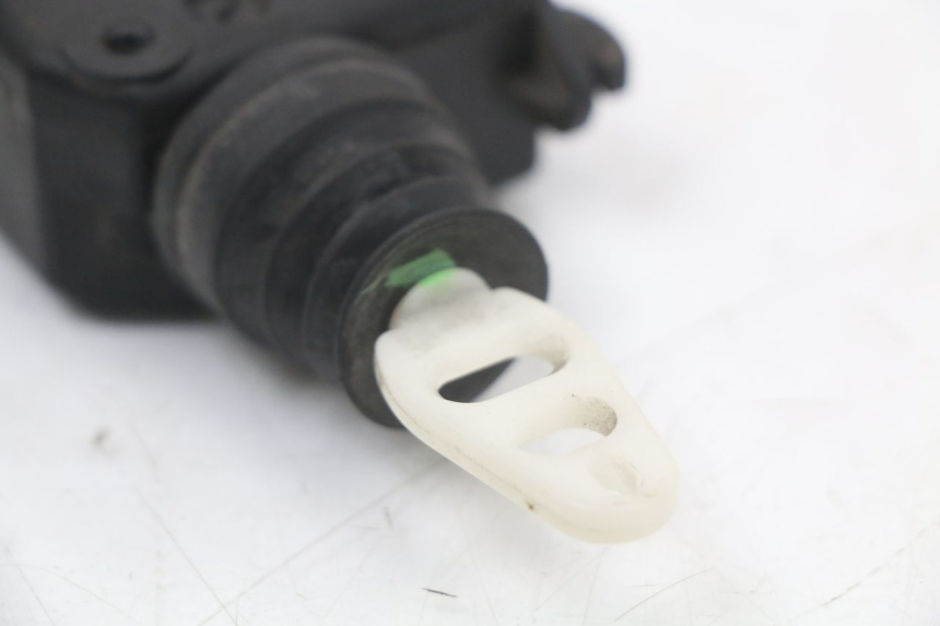 photo de MOTEUR OUVERTURE COFFRE PEUGEOT GEOPOLIS RS 125 (2007 - 2009)