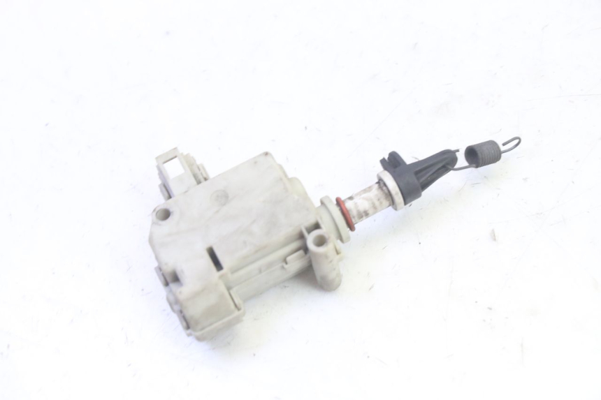 photo de MOTEUR OUVERTURE COFFRE PIAGGIO MP3 RL 250 (2007 - 2010) - Autre angle de vue