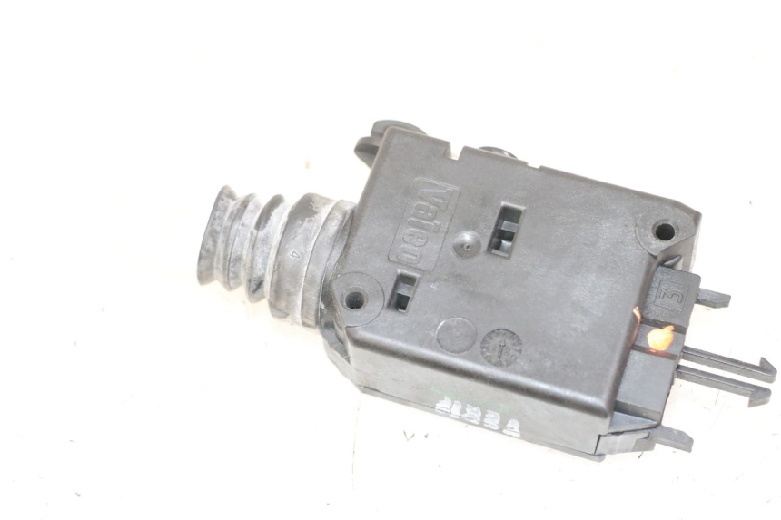 photo de MOTEUR OUVERTURE COFFRE PEUGEOT SATELIS 125 (2013 - 2018)
