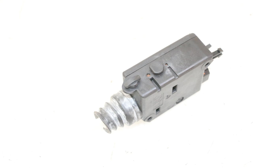 photo de MOTEUR OUVERTURE COFFRE PEUGEOT SATELIS 125 (2013 - 2018)