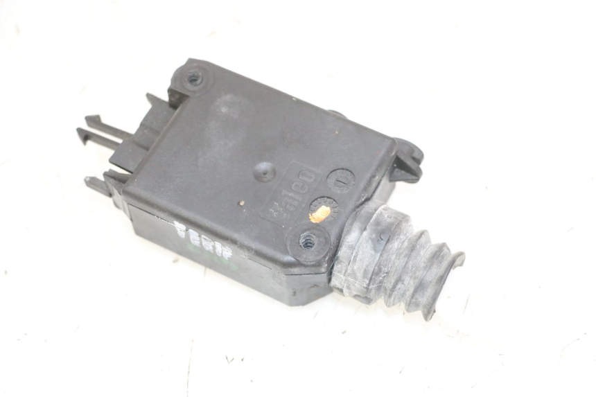photo de MOTEUR OUVERTURE COFFRE PEUGEOT SATELIS 125 (2013 - 2018)