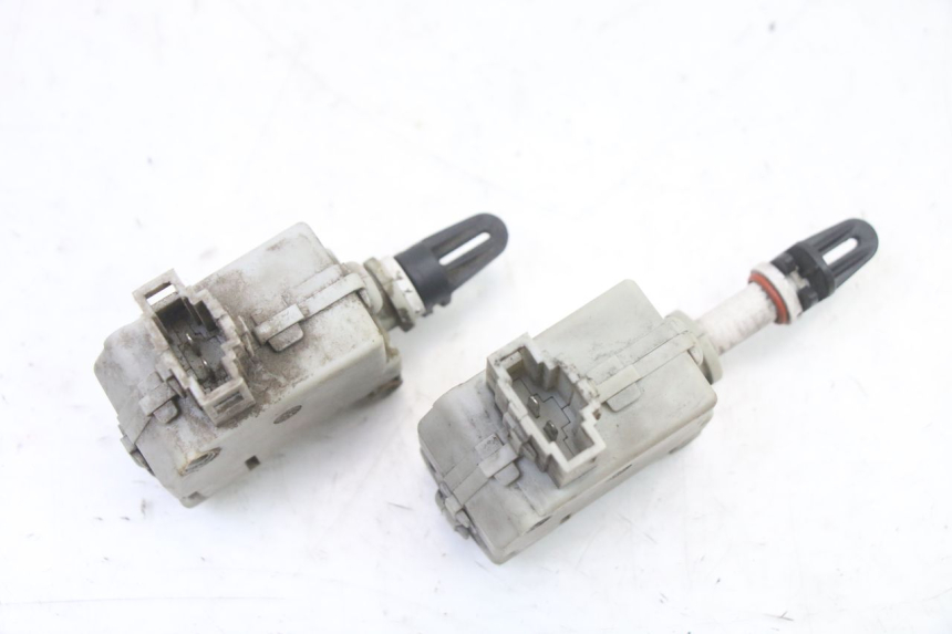photo de MOTEUR OUVERTURE COFFRE PIAGGIO MP3 LT 400 (2007 - 2012)