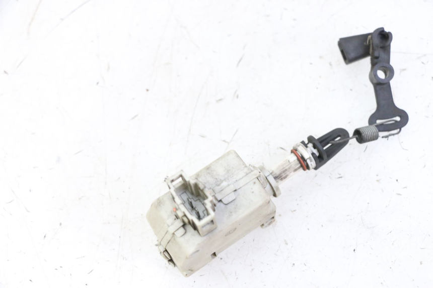 photo de MOTEUR OUVERTURE COFFRE PIAGGIO VESPA GRANTURISMO 200 (2004 - 2005)