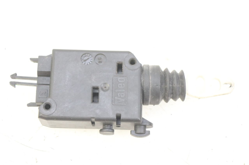 photo de MOTEUR OUVERTURE COFFRE PEUGEOT SATELIS 125 (2006 - 2009)