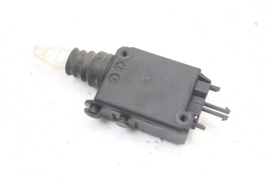 photo de MOTEUR OUVERTURE COFFRE PEUGEOT SATELIS 125 (2010 - 2012)