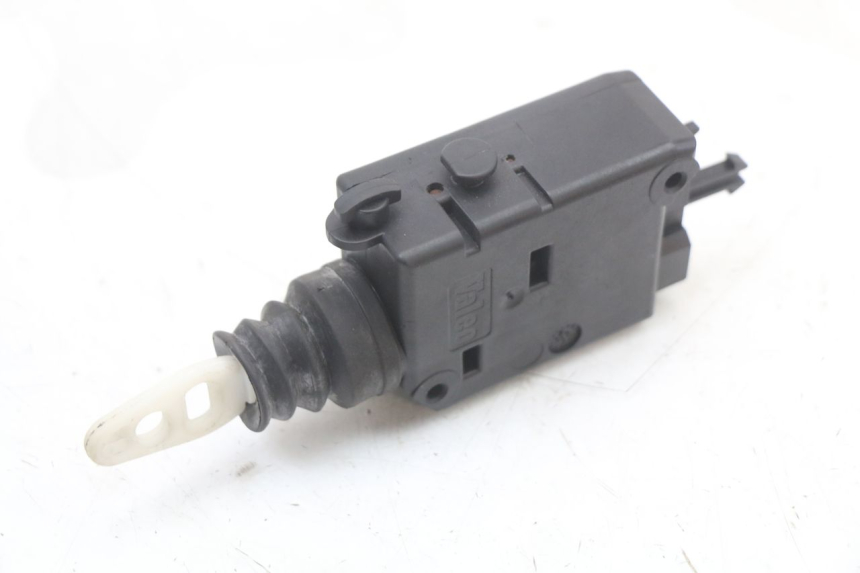 photo de MOTEUR OUVERTURE COFFRE PEUGEOT SATELIS 125 (2010 - 2012)