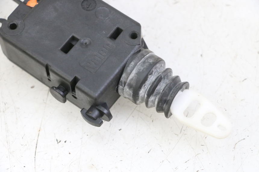 photo de MOTEUR OUVERTURE COFFRE PEUGEOT SATELIS 125 (2013 - 2018)