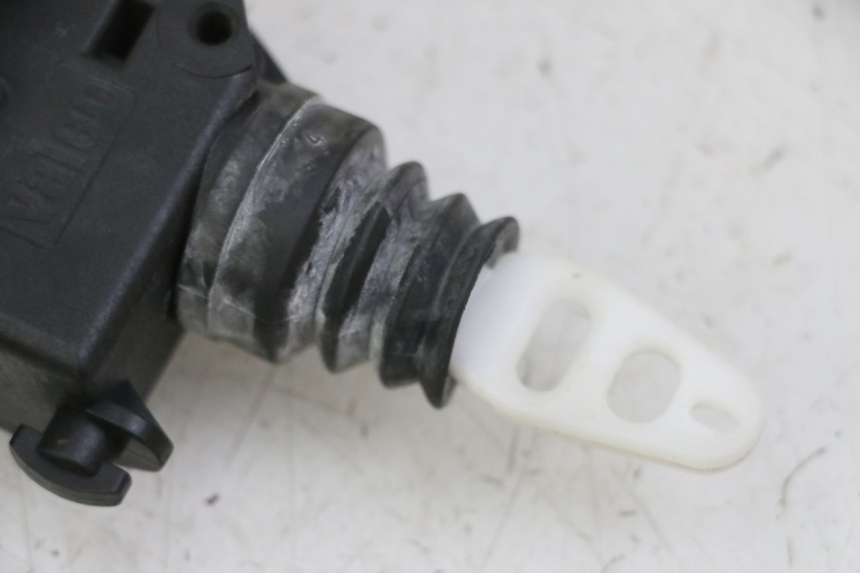 photo de MOTEUR OUVERTURE COFFRE PEUGEOT SATELIS 125 (2013 - 2018)