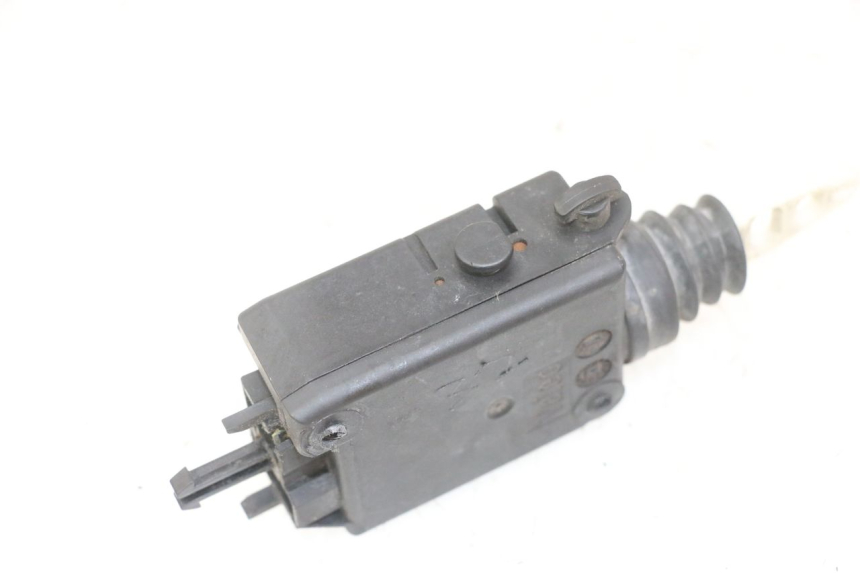 photo de MOTEUR OUVERTURE COFFRE PEUGEOT SATELIS 125 (2013 - 2018)