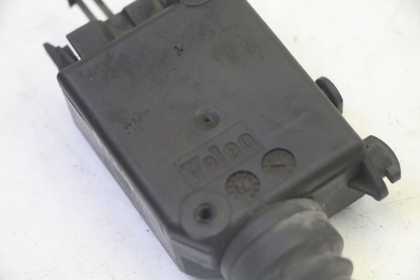 photo de MOTEUR OUVERTURE COFFRE PEUGEOT SATELIS 125 (2013 - 2018)