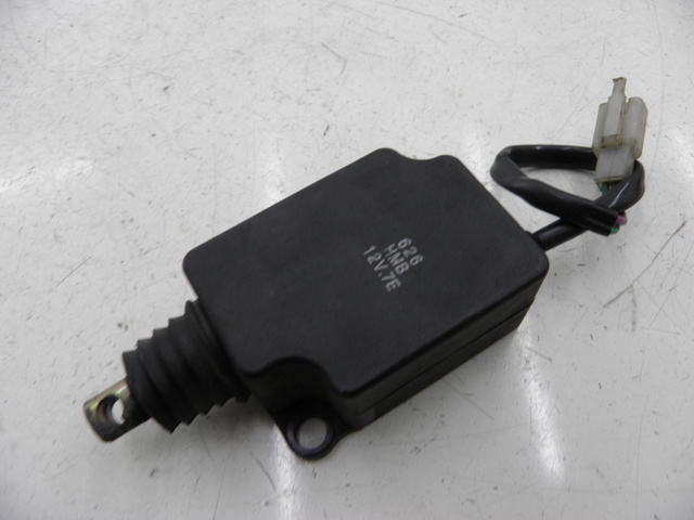 photo de MOTEUR OUVERTURE COFFRE SYM GTS 125 (2005 - 2008) - Zoom état d’usage