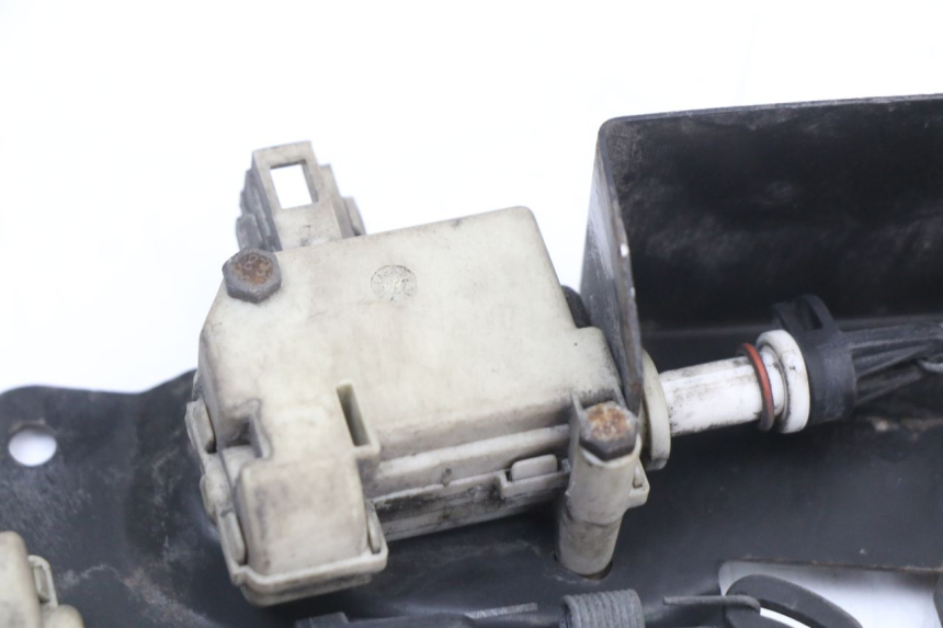 photo de MOTEUR OUVERTURE COFFRE PIAGGIO XEVO - X EVO 125 (2007 - 2016)