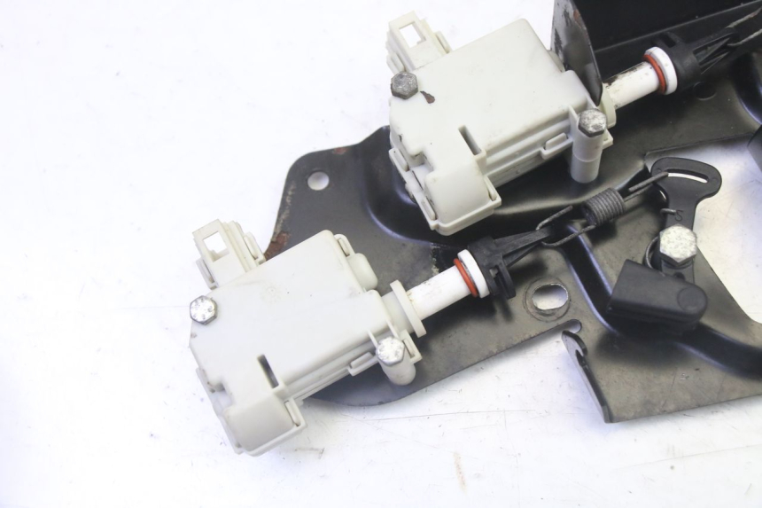 photo de MOTEUR OUVERTURE COFFRE PIAGGIO XEVO - X EVO 125 (2007 - 2016)