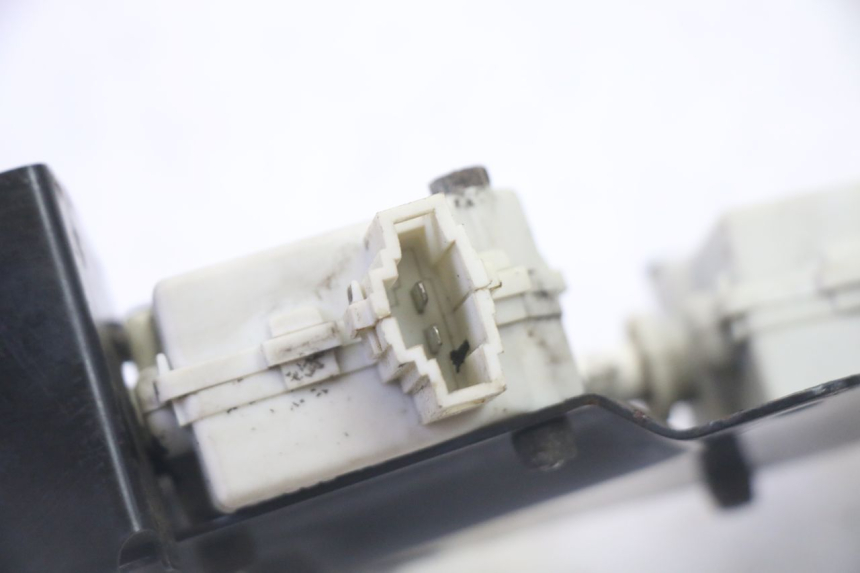 photo de MOTEUR OUVERTURE COFFRE PIAGGIO XEVO - X EVO 125 (2007 - 2016)