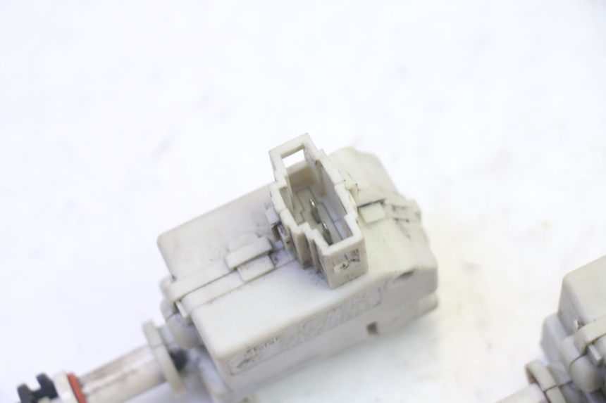 photo de MOTEUR OUVERTURE COFFRE PIAGGIO XEVO - X EVO 125 (2007 - 2016)