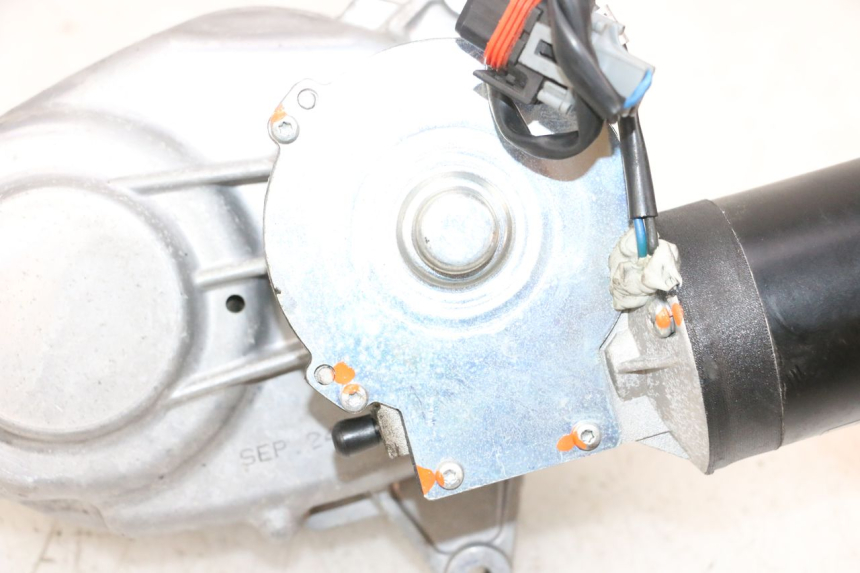 photo de MOTEUR ROLL LOCK PIAGGIO MP3 HPE 300 (2019 - 2026) - Marquages et références