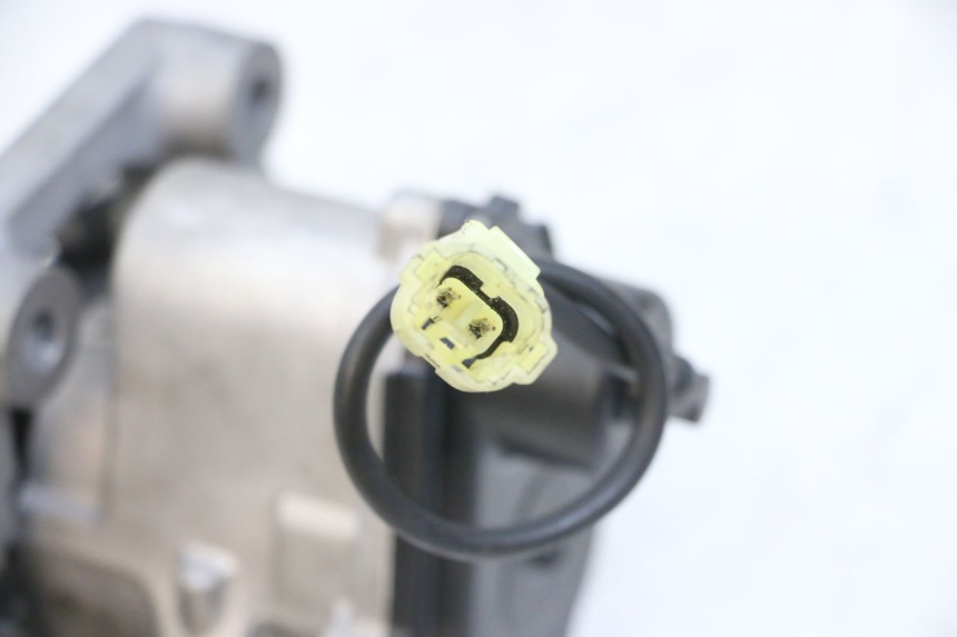 photo de MOTEUR ROLL LOCK YAMAHA TRICITY 300 (2020 - 2024) - Autre angle de vue