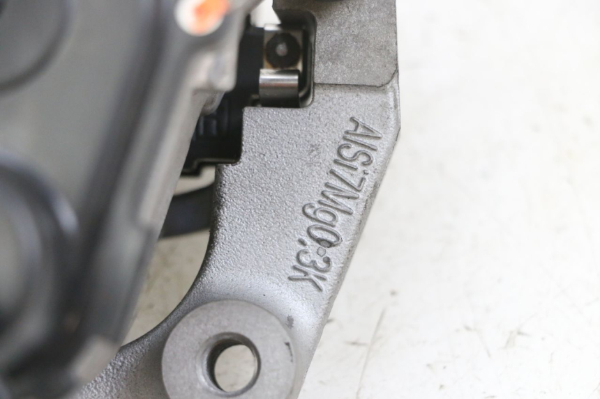 photo de MOTEUR ROLL LOCK YAMAHA TRICITY 300 (2020 - 2024) - Marquages et références