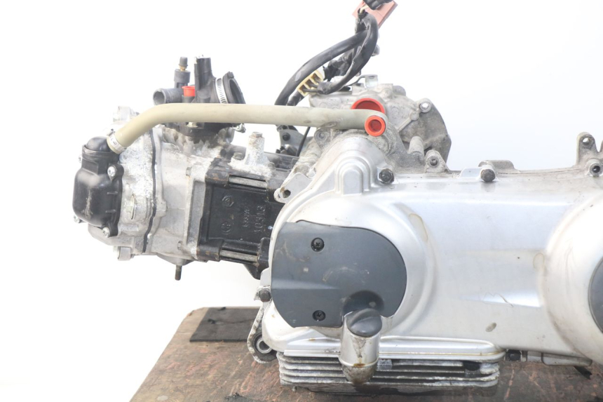 photo de MOTEUR PEUGEOT SATELIS 300 (2012 - 2015) - Gros plan technique