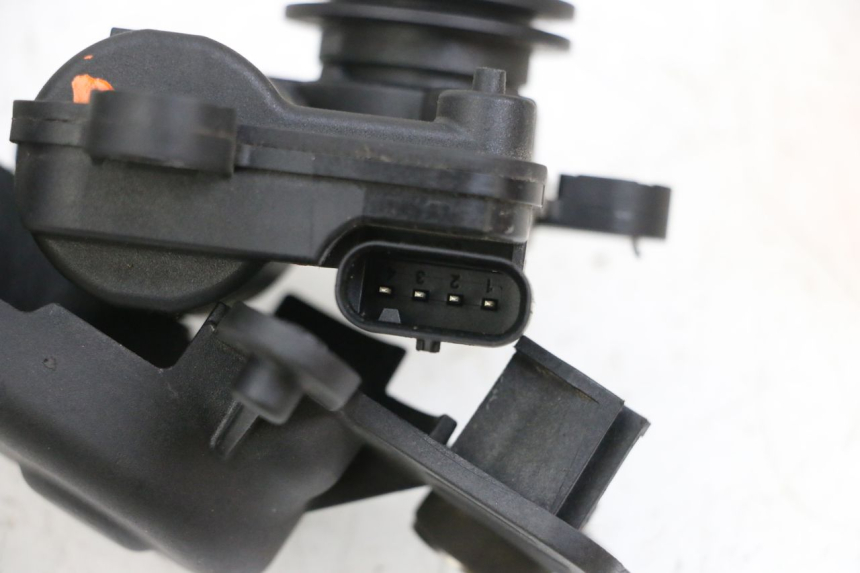 photo de MOTEUR VALVE ECHAPPEMENT BMW R GS 1250 (2021 - 2024) - Autre angle de vue