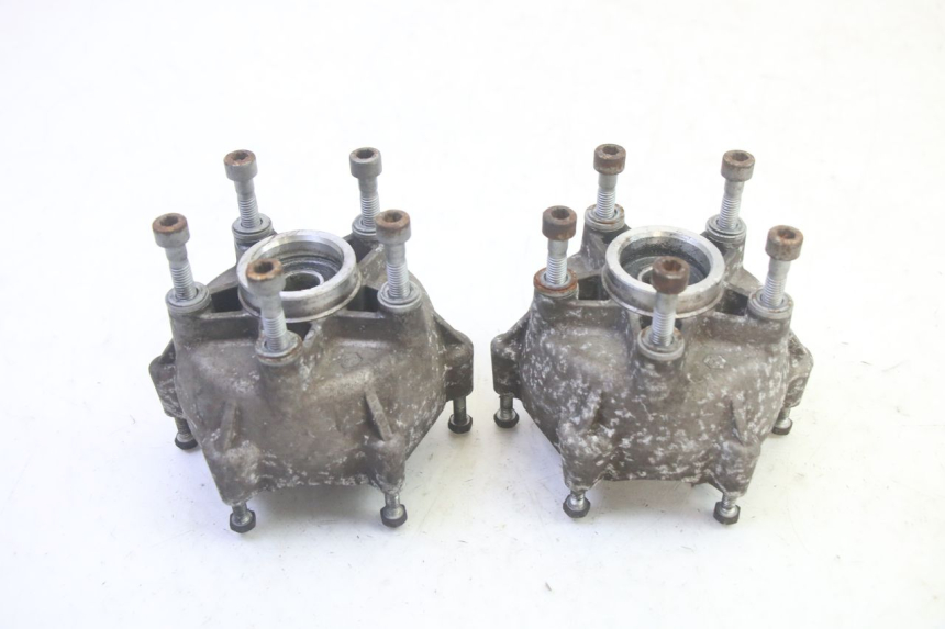 photo de MOYEU ROUE AVANT PIAGGIO MP3 RL 250 (2007 - 2010) - Gros plan technique