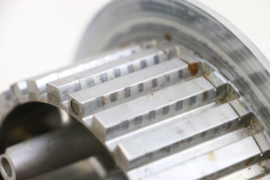 photo de NOIX EMBRAYAGE YAMAHA FJR ABS 1300 (2006 - 2012) - Gros plan technique