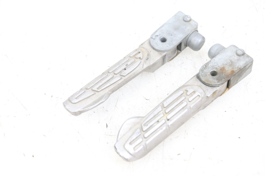 photo de PAIRE CALE PIED ARRIERE KYMCO AGILITY 16+ 4T 50 (2018 - 2023) - Autre angle de vue