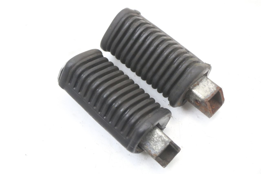 photo de PAIRE CALE PIED ARRIERE HYOSUNG GV AQUILA 125 (2000 - 2004)