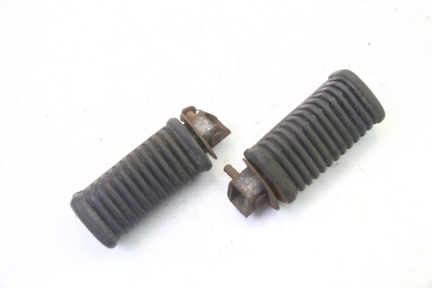 photo de PAIRE CALE PIED ARRIERE HYOSUNG GV AQUILA 125 (2000 - 2004)