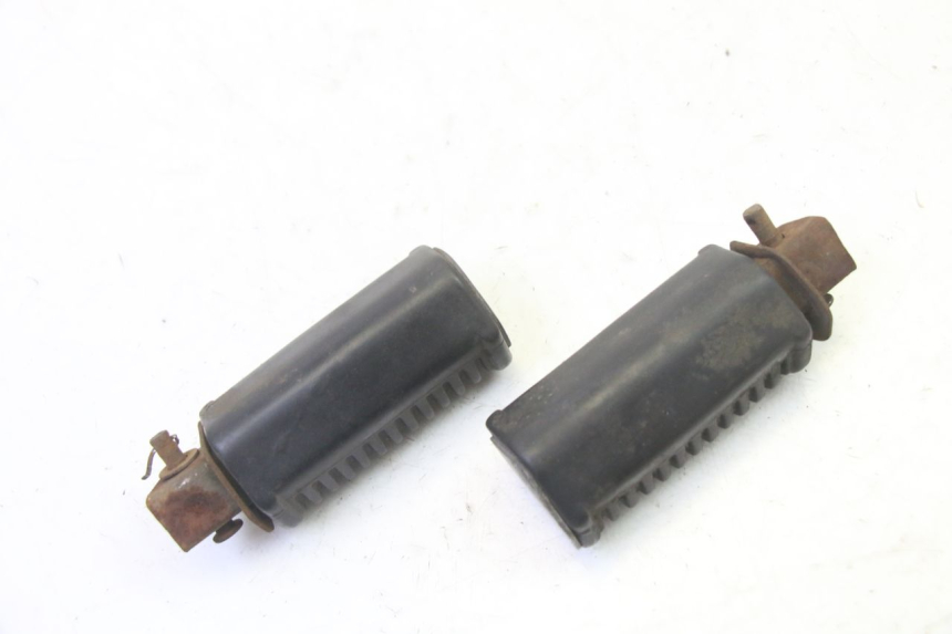 photo de PAIRE CALE PIED ARRIERE HYOSUNG GV AQUILA 125 (2000 - 2004)