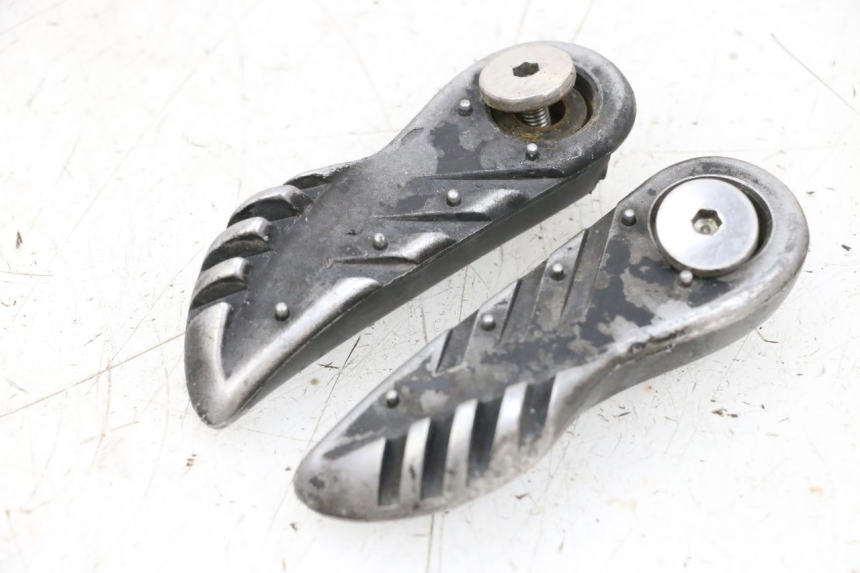 photo de PAIRE CALE PIED ARRIERE MBK BOOSTER SPIRIT NAKED 50 (2004 - 2017) - Vue principale