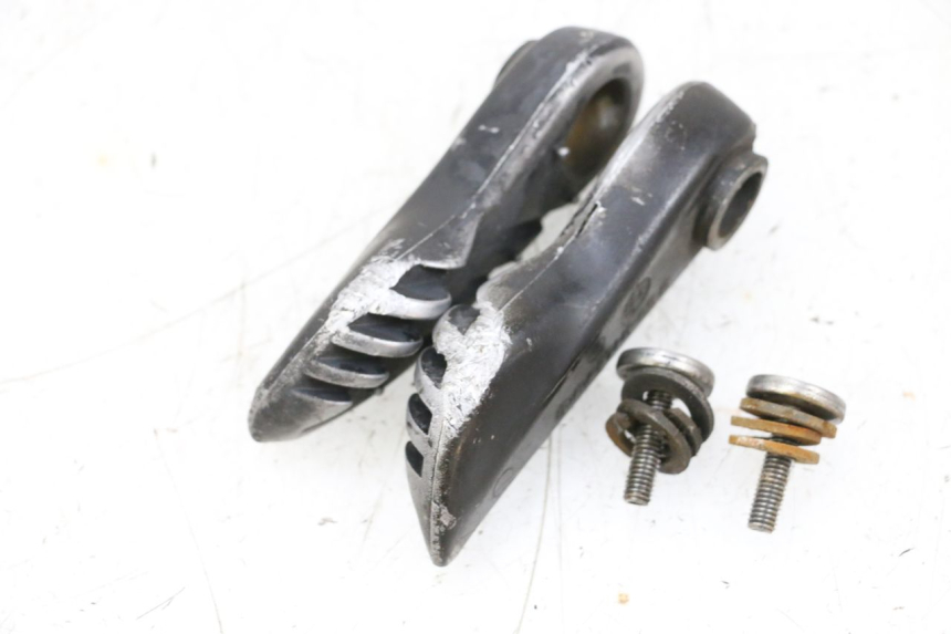 photo de PAIRE CALE PIED ARRIERE MBK BOOSTER SPIRIT NAKED 50 (2004 - 2017) - Autre angle de vue