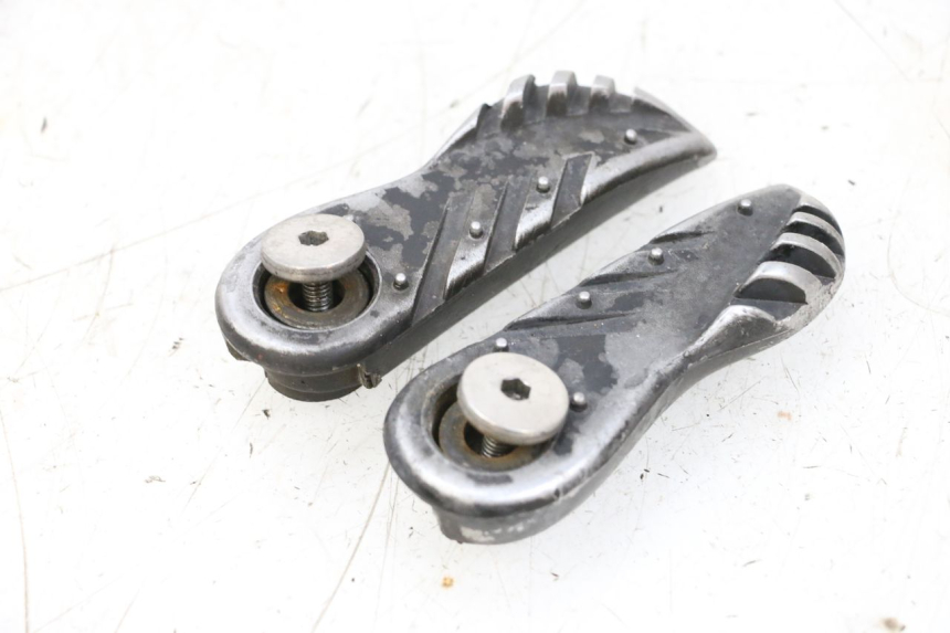 photo de PAIRE CALE PIED ARRIERE MBK BOOSTER SPIRIT NAKED 50 (2004 - 2017) - État de surface