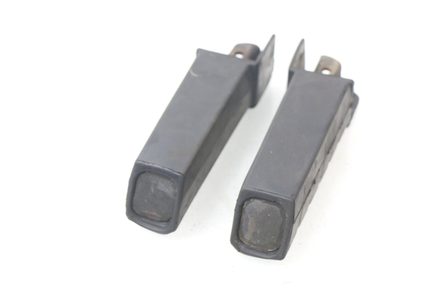 photo de PAIRE CALE PIED ARRIERE HONDA FES PANTHEON 125 (2003 - 2007)