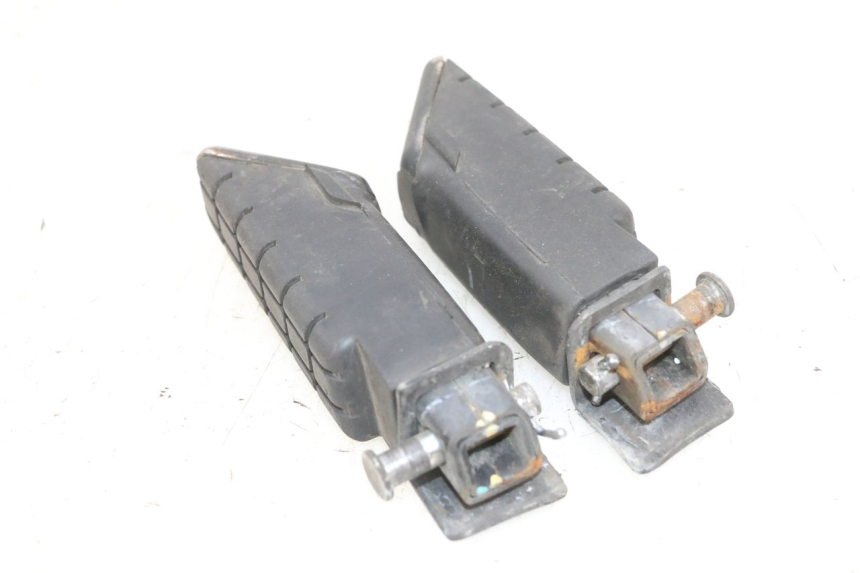 photo de PAIRE CALE PIED ARRIERE MBK FLIPPER 115 (2013 - 2017) - Détail de la pièce