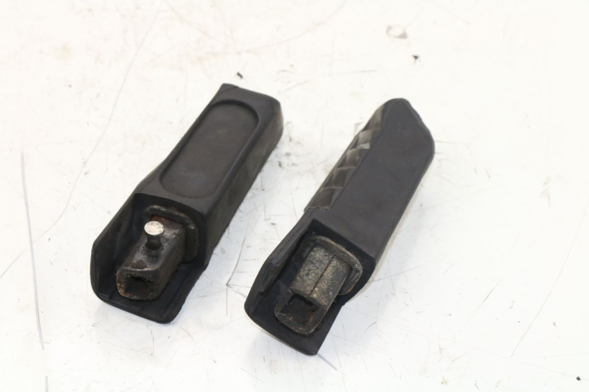 photo de PAIRE CALE PIED ARRIERE HONDA FES S-WING SWING 125 (2007 - 2015)