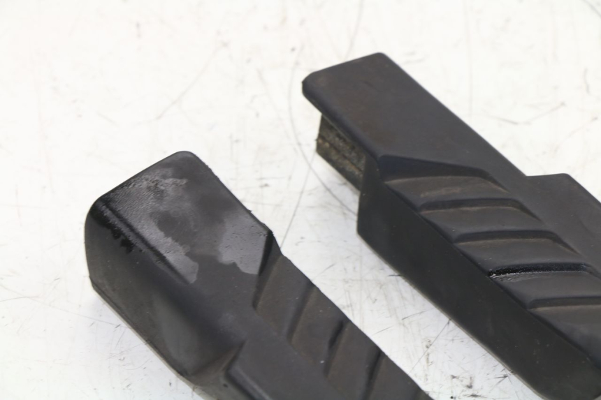 photo de PAIRE CALE PIED ARRIERE HONDA FES S-WING SWING 125 (2007 - 2015)